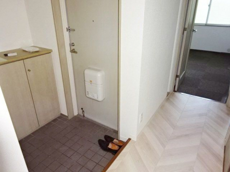 ���ց@-